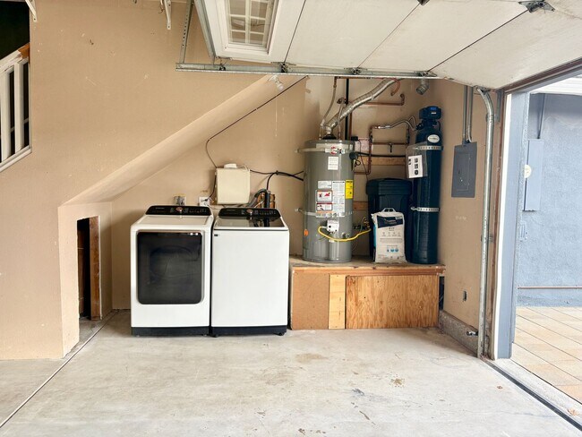 Building Photo - Stunning 4BR/3BA Home + Detached Studio in...