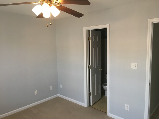 Building Photo - 26 Belhaven Dr