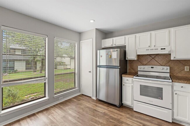 Building Photo - 13 Casa Verde St