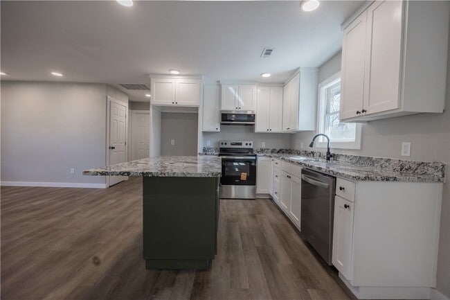 Building Photo - 17 Dillow Dr