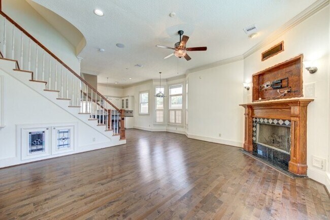 Building Photo - 122 Vieux Carre Dr