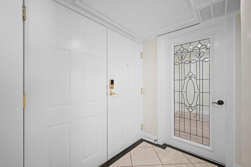 Building Photo - 14141 Dickens St