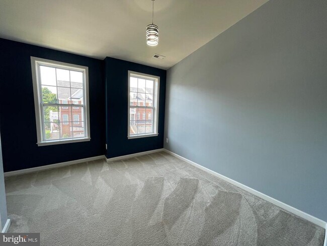 Building Photo - 317 Spruce Pine Rd