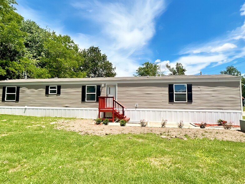 Building Photo - 15 Deerwood Park