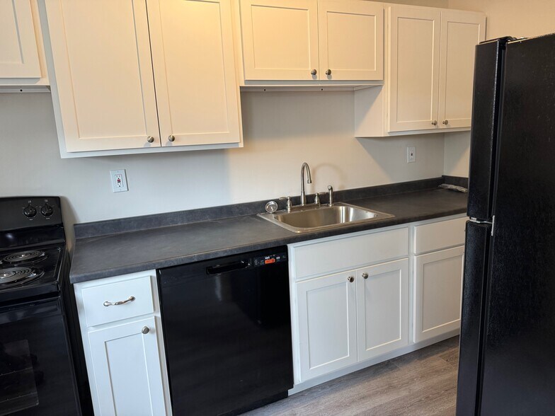 Building Photo - Litchfield Heights