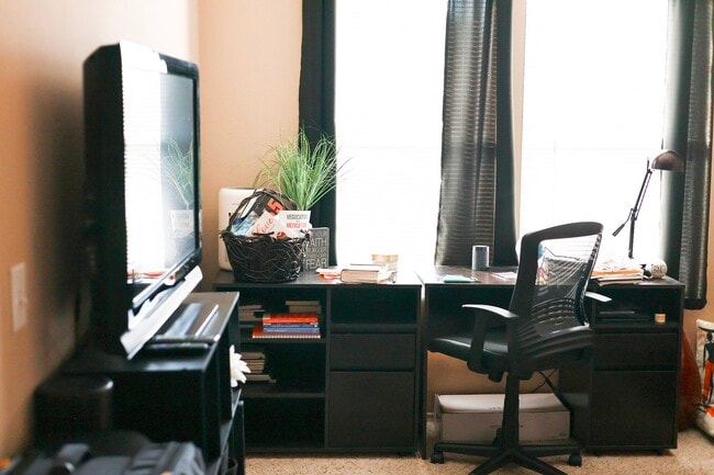 Building Photo - 6223 Gillian Park Dr