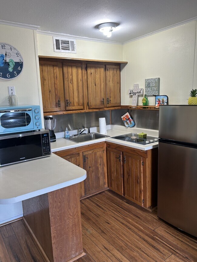 Building Photo - 6102 Seawall Blvd