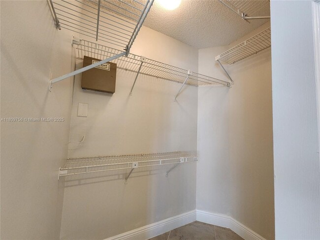 Building Photo - 1562 Springside Dr