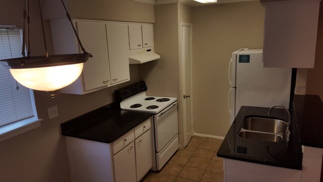 Building Photo - 1412 Hawthorne St