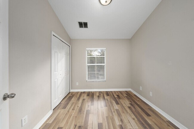 Building Photo - Beautifully Remodeled 3 Bedroom in Regent Park