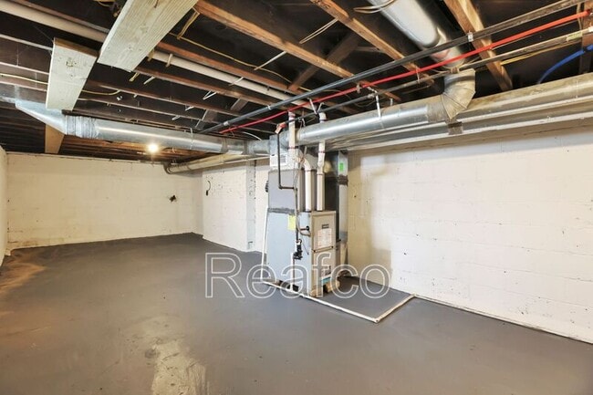 Building Photo - 448 N Champion Ave