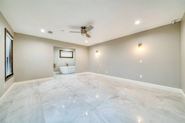 Building Photo - 4406 Mallard Dr