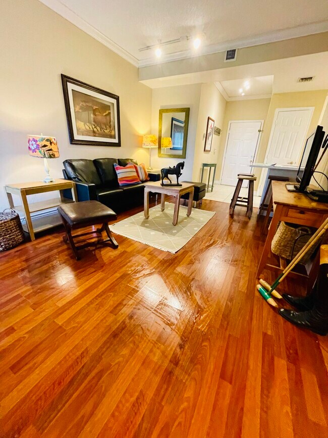 Building Photo - 2060 Greenview Shores Blvd