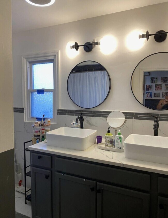 Building Photo - 166 Front St