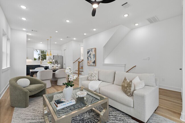 Building Photo - 717 Janisch Rd