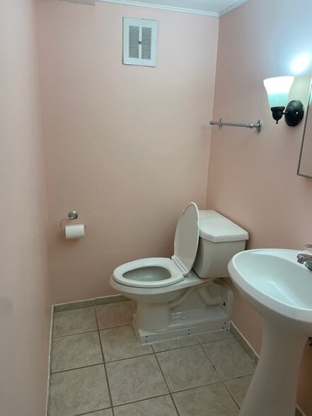 Building Photo - 45 Gildare Dr