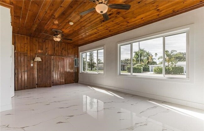 Building Photo - Fort Myers Single Family Home