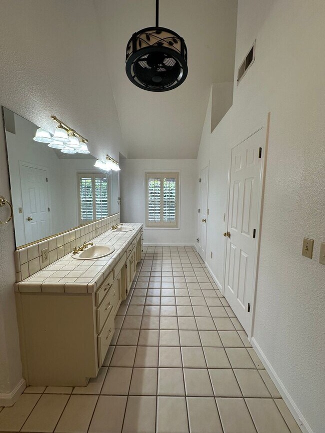 Building Photo - Entertainer delight rental home located in ''The Lakes'' subdivision coming soon!