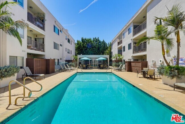 Building Photo - 949 Kings Rd