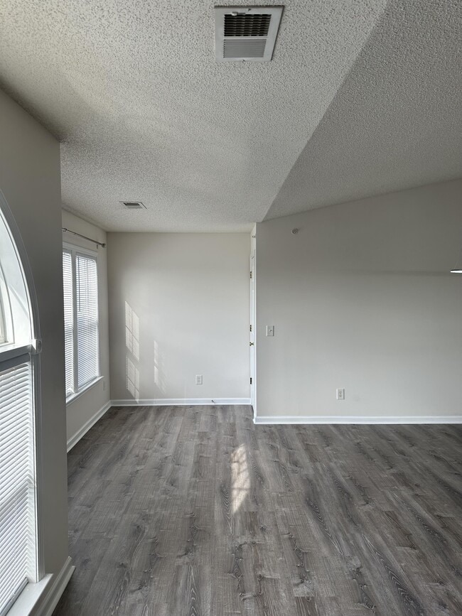 Building Photo - 6112 Hedgecock Cir