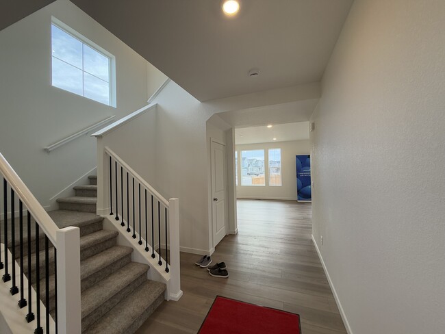 Entryway - 5577 Mare Ln