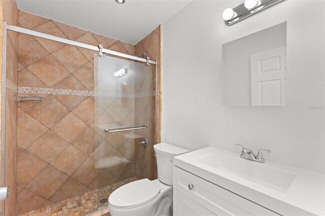 Building Photo - 4426 Helena St NE