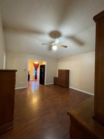 Building Photo - 2169 Estate Cir