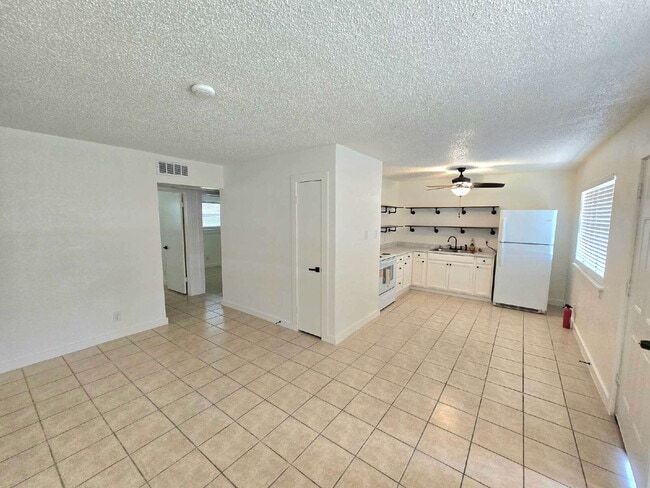 Building Photo - Stylish Comfort in a Freshly Remodeled Beauty