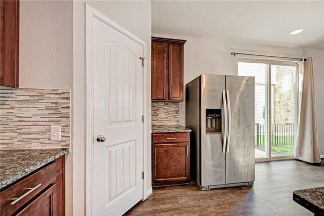 Building Photo - 107 Buckthorn Dr