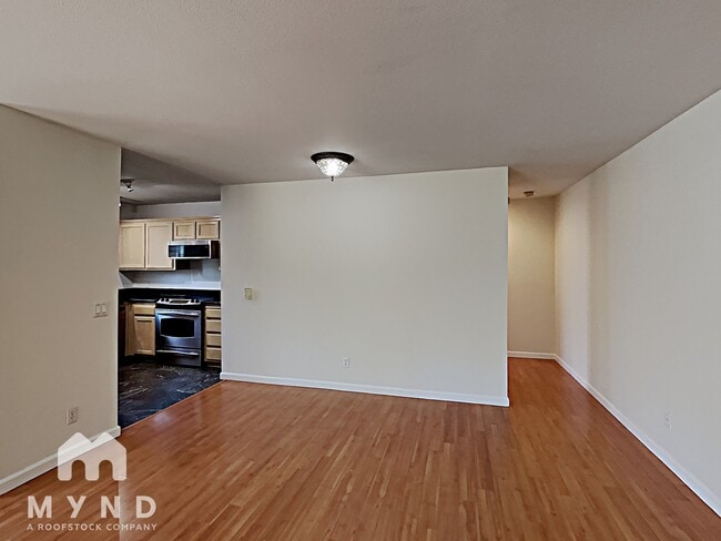 Building Photo - 690 Applause Pl