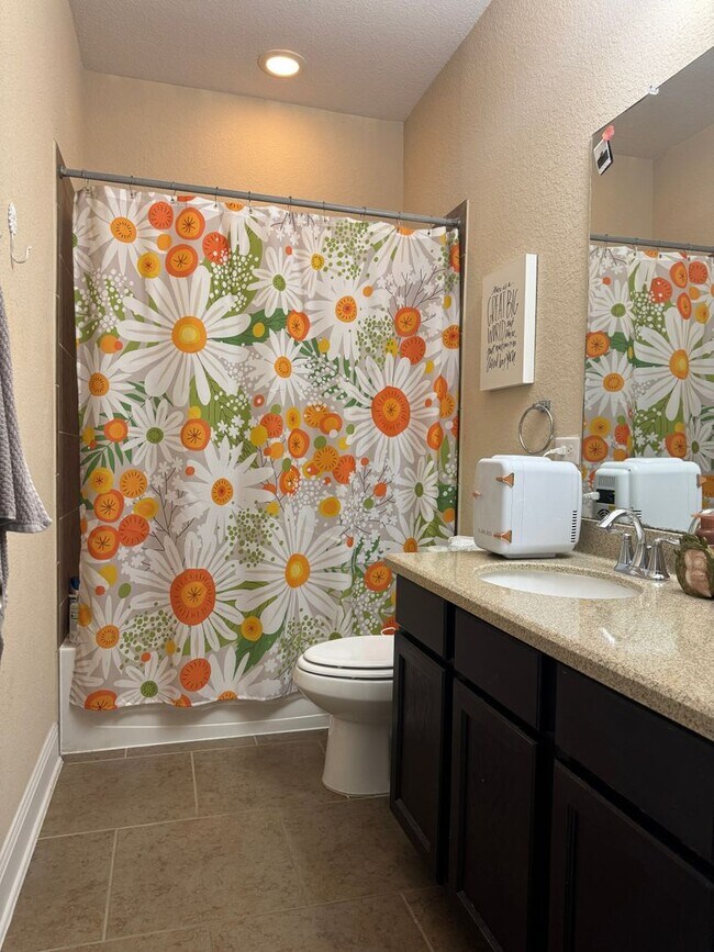 Building Photo - 517 Whittmen Ave