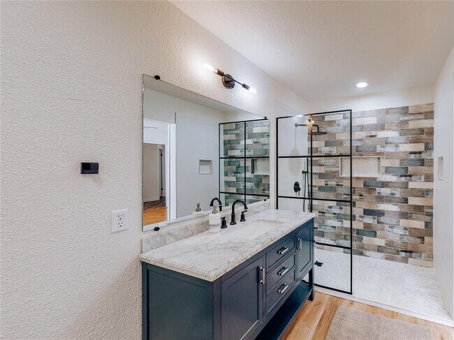 Building Photo - 2010 Carriage Club Dr