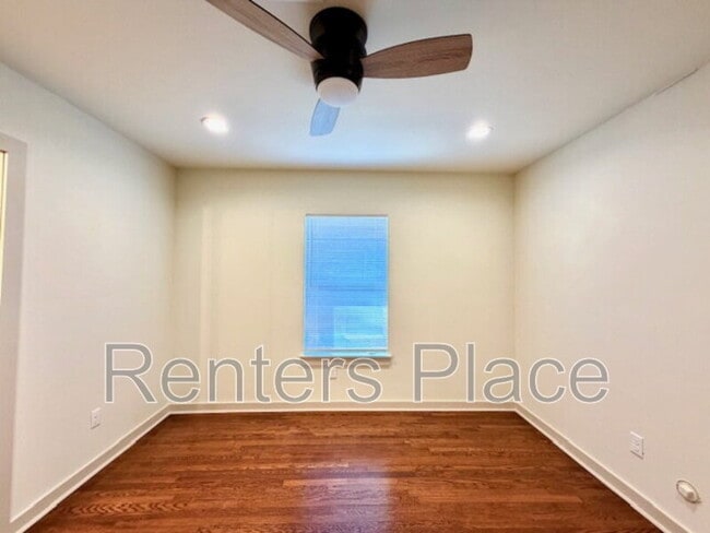 Building Photo - 1425 N Denver Ave