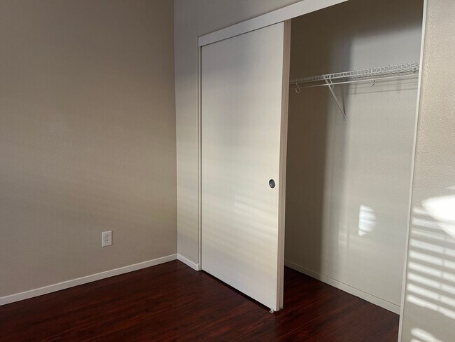 Building Photo - Great 2-bedroom 2 bath condo with A/C, 1 car garage and additional