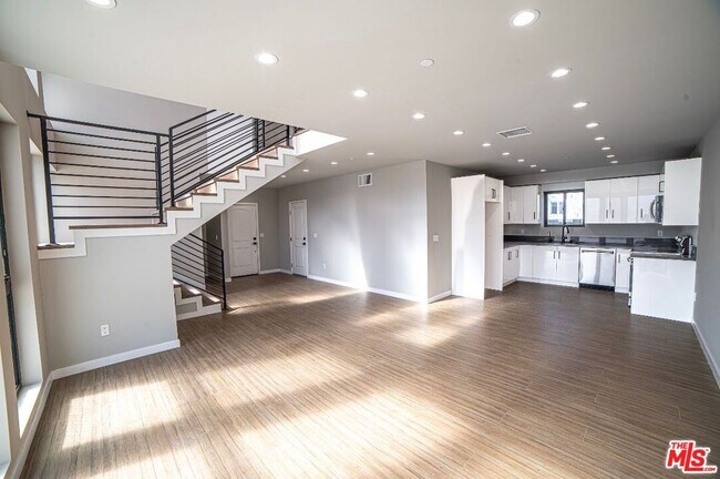 Building Photo - 9900 Laurel Canyon Blvd