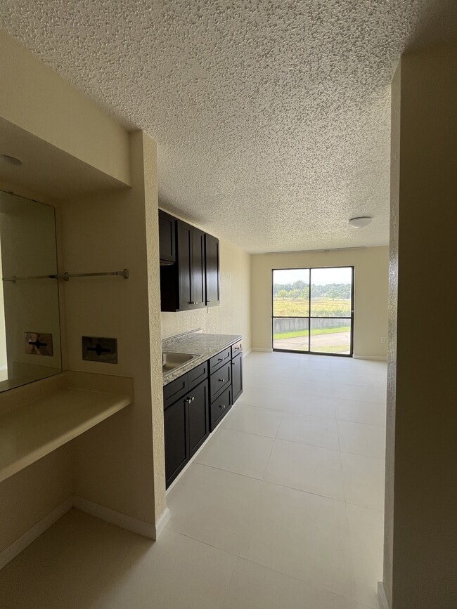 Building Photo - 2705-2715 Cherry Rd