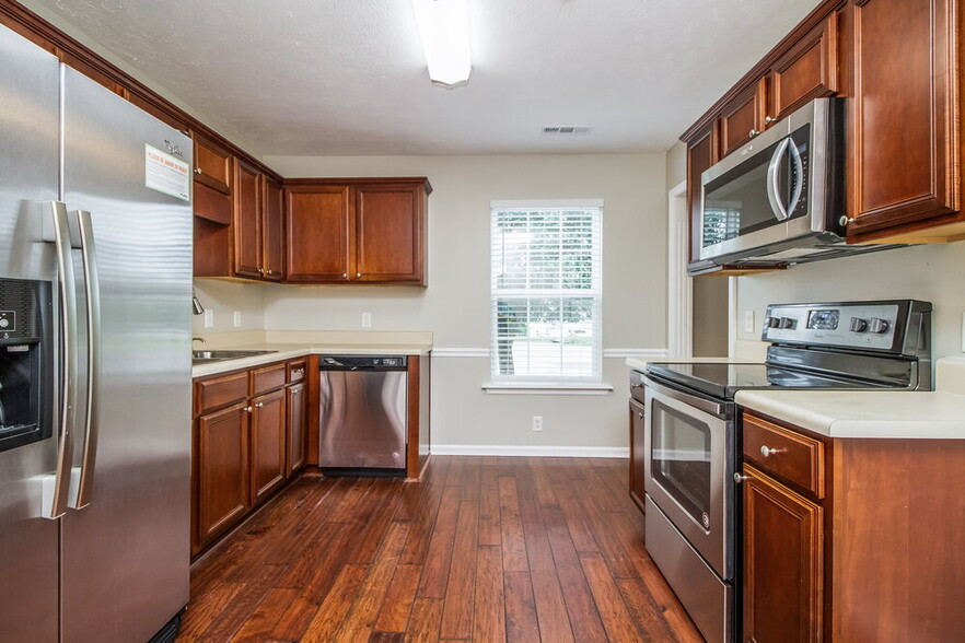 Building Photo - 3011 Ace Wintermeyer Dr