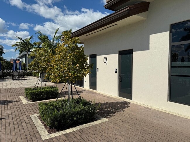 Building Photo - 945 NE 211th St