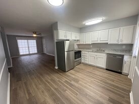 Renovated With Granite and Stainless Steel Appliances - Colonial Arms Apartments