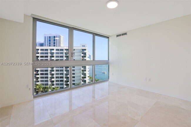 Building Photo - 1500 Bay Dr E