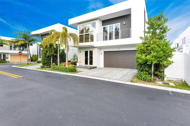 Building Photo - 7535 NW 98th Ave
