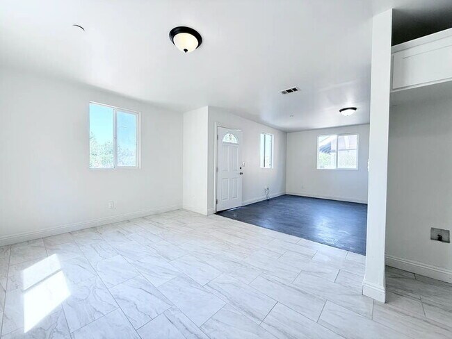 Building Photo - 1440 E 42nd St
