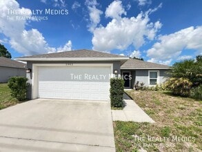 Building Photo - 1902 Laredo Dr