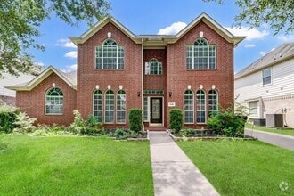 Building Photo - Beautiful 4 bedroom 2.5 bathroom with mass...