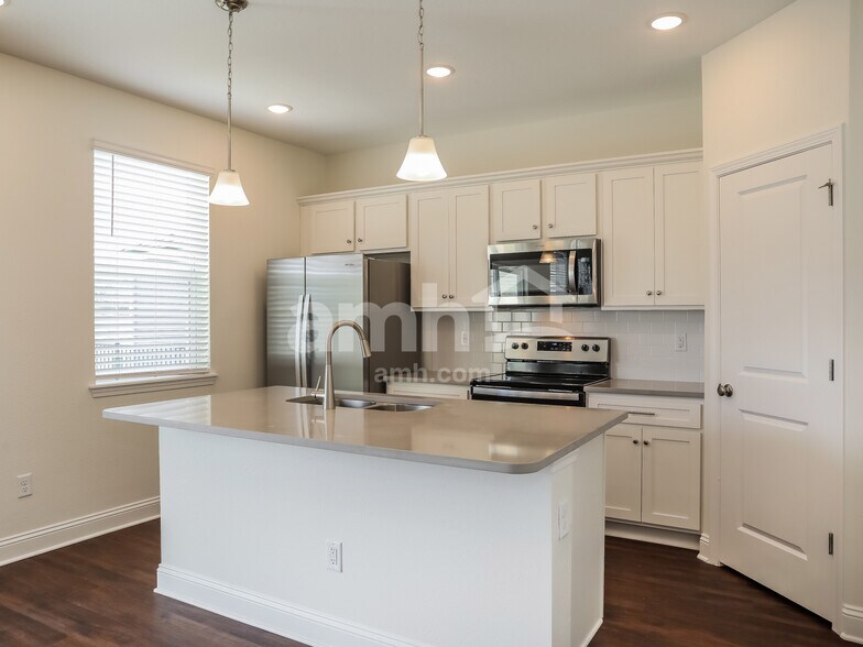 Building Photo - 84 Elcano Ln
