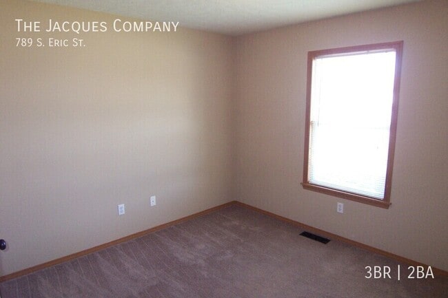 Building Photo - 789 S Eric St