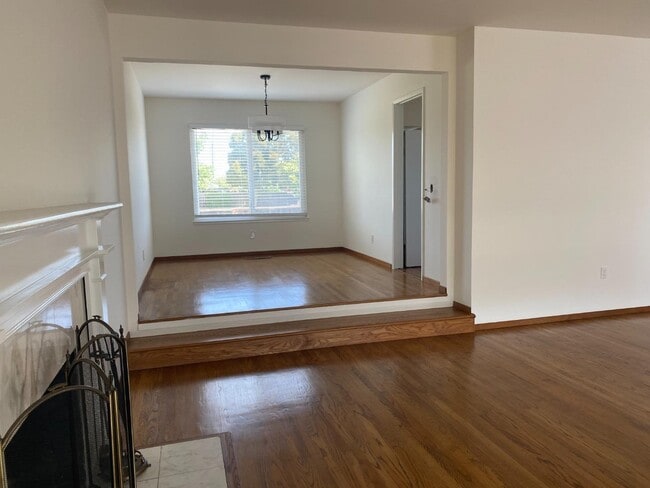 Building Photo - 239 Killdeer Ct