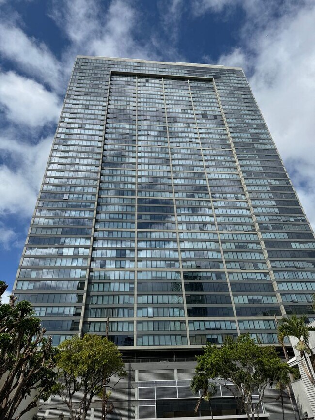 Building Photo - Pacifica Honolulu, 2 bdrm, 2 bath, 2 covered parking, just below the Penthouse