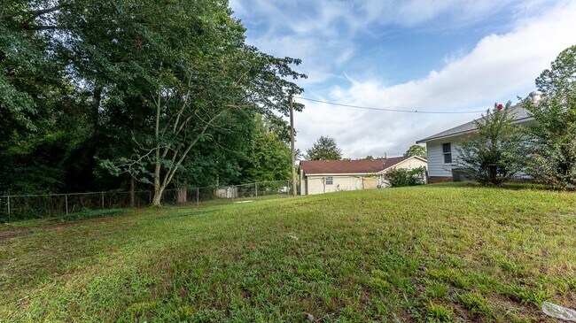 Building Photo - 6806 Cove Cir