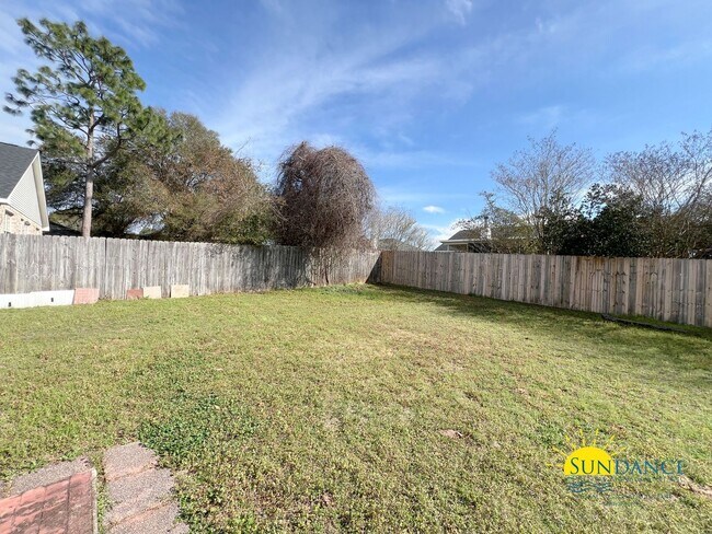 Building Photo - Spacious 4 Bedrooms in South Crestview!